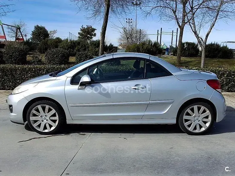 Usado Peugeot 207 CC Roland Garros 120 CV (88 kW) 2011 Blanco Descapotable