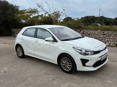 Usado Kia Rio 84 CV (61 kW) 2022 Blanco Berlina