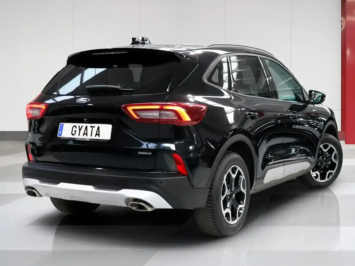 Usado Ford Kuga Active 183 CV (134 kW) 2025 Negro SUV