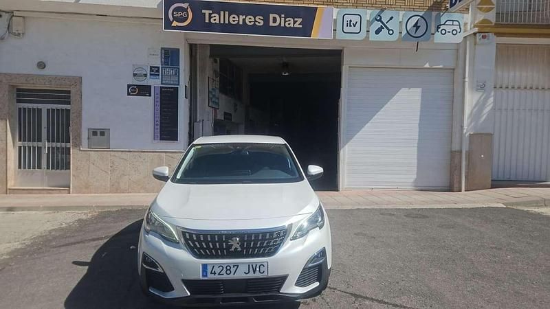 Usado Peugeot 3008 Active 120 CV (88 kW) 2016 Blanco SUV