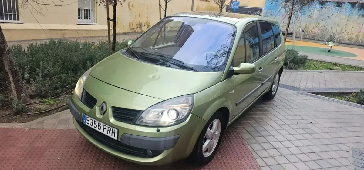 Usado Renault Grand Scénic II Privilege 135 CV (99 kW) 2008 Verde Monovolumen