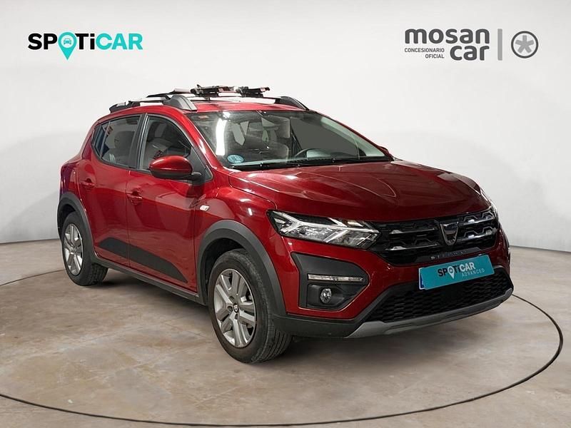 Usado Dacia Sandero Comfort 91 CV (66 kW) 2021 Rojo Berlina