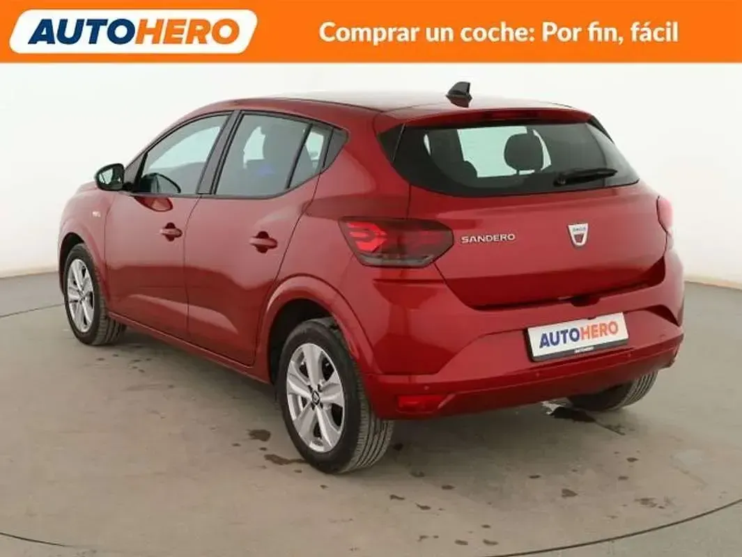 Usado Dacia Sandero Comfort 91 CV (66 kW) 2021 Rojo Utilitario