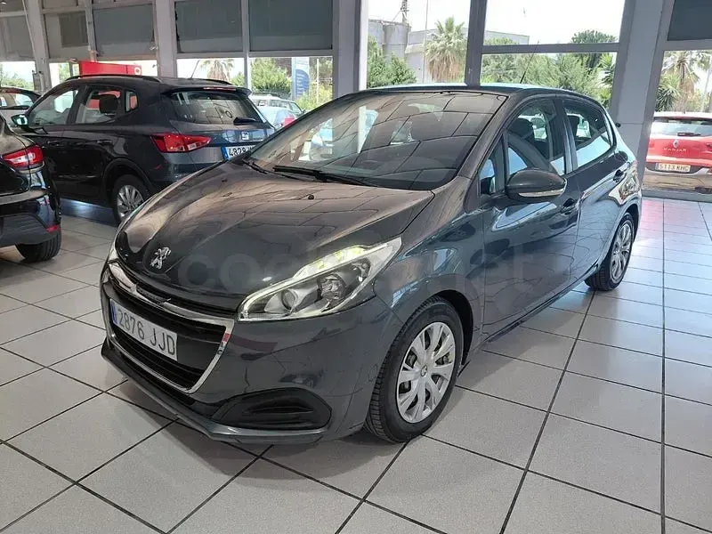 Usado Peugeot 208 Active 100 CV (73 kW) 2015 Beige Utilitario
