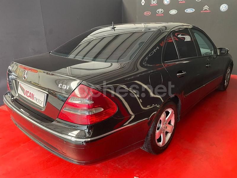 Usado Mercedes E270 Avantgarde 177 CV (130 kW) 2003 Negro Berlina