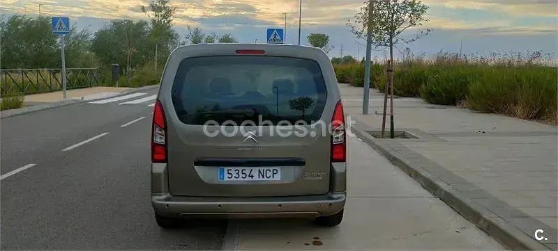 Usado Citroën Berlingo Feel 120 CV (88 kW) 2014 Marrón Monovolumen