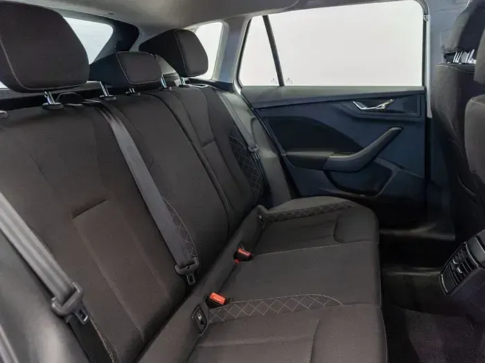 Usado Skoda Kamiq Ambition 110 CV (80 kW) 2021 Blanco SUV
