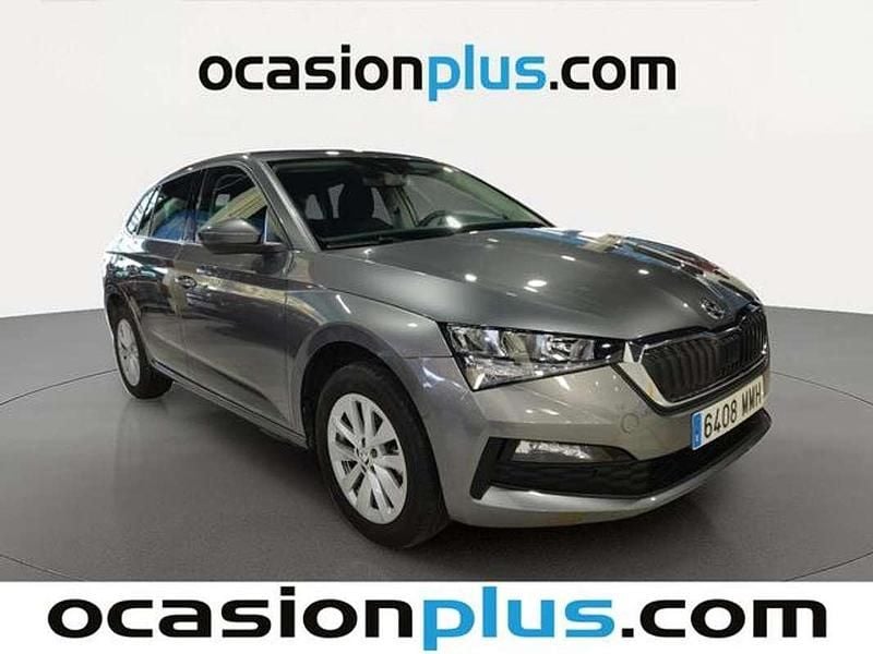 Usado Skoda Scala Ambition 95 CV (69 kW) 2023 Gris Utilitario