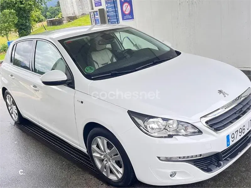 Usado Peugeot 308 Access 110 CV (80 kW) 2016 Blanco Berlina