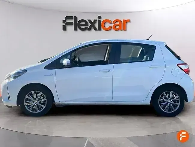 Używany Toyota Yaris Hybrid Active 100 KM (73 kW) 2019 Biały