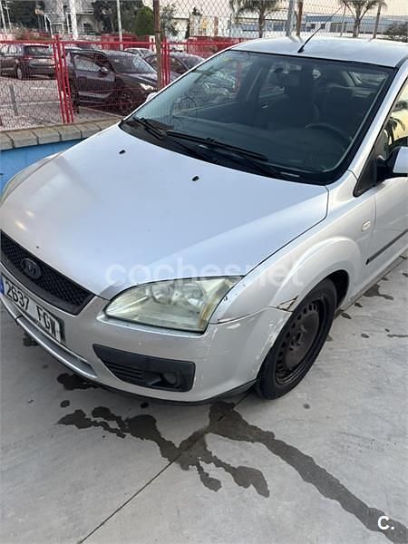 Usado Ford Focus Trend 115 CV (84 kW) 2006 Gris / plata Berlina