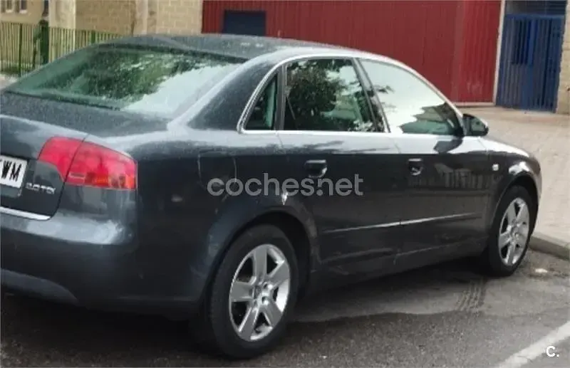 Usado Audi A4 140 CV (102 kW) 2007 Gris / plata Berlina