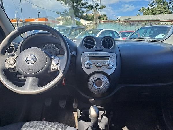 Usado Nissan Micra 80 CV (58 kW) 2011 Rojo Utilitario