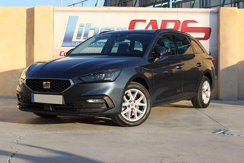 Usado Seat Leon Style 150 CV (110 kW) 2021 Gris Familiar