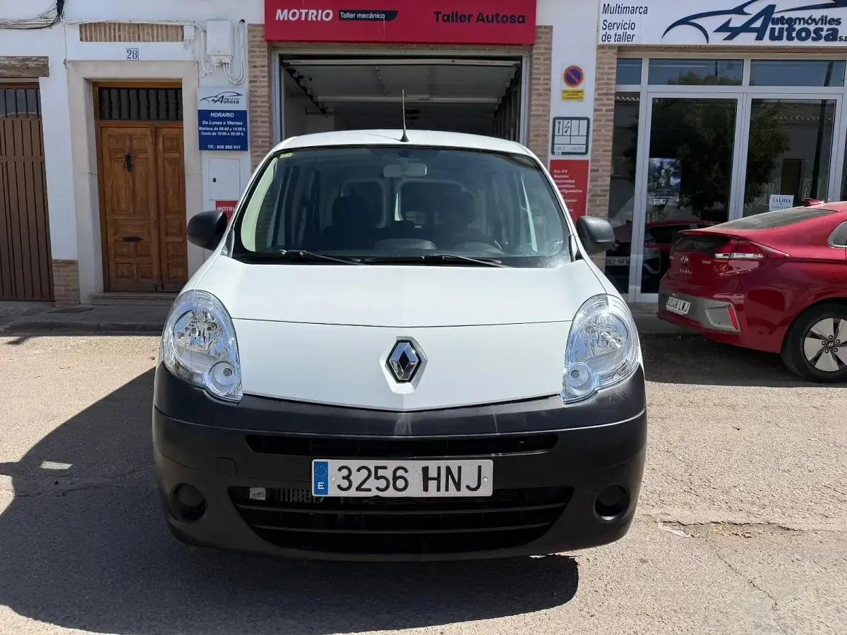 Usado Renault Kangoo Expression 90 CV (66 kW) 2012 Blanco Monovolumen