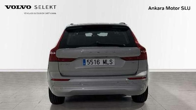 Usado Volvo XC60 Core 199 CV (146 kW) 2023 Plateado SUV