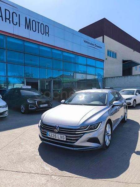Usado VW Arteon Elegance 150 CV (110 kW) 2022 Gris / plata Familiar