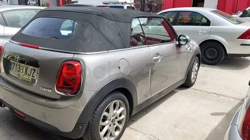 Usado Mini Cooper Cabriolet 136 CV (100 kW) 2018 Marrón Descapotable