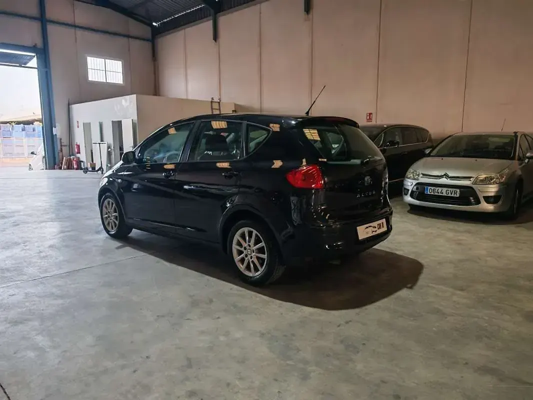 Usado Seat Altea Style 105 CV (77 kW) 2010 Negro Monovolumen