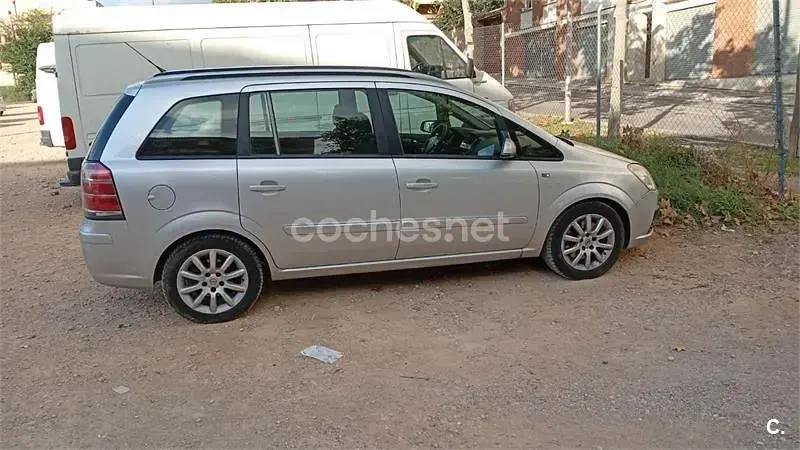 Usado Opel Zafira Cosmo 120 CV (88 kW) 2006 Gris / plata Monovolumen