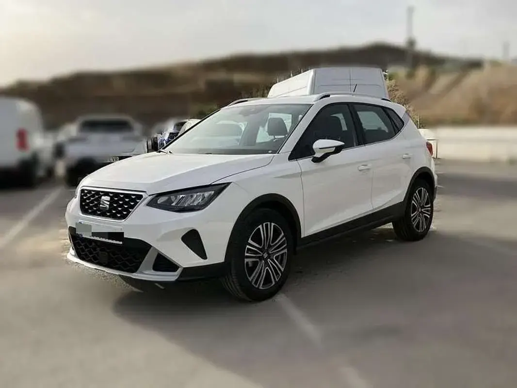 Usado Seat Arona Xperience 110 CV (80 kW) 2024 Blanco SUV
