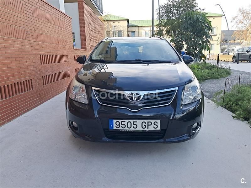 Usado Toyota Avensis Executive 150 CV (110 kW) 2009 Negro Familiar