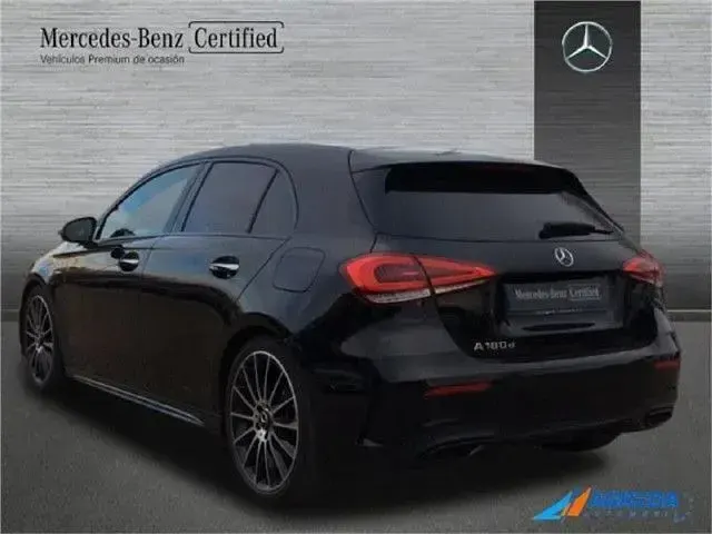 Usado Mercedes A180 116 CV (85 kW) 2021 Negro Berlina