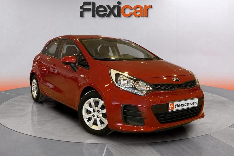 Rojo Usado 2016 Kia Rio Berlina | 8290 € (Precio justo) - Imagen 1/4