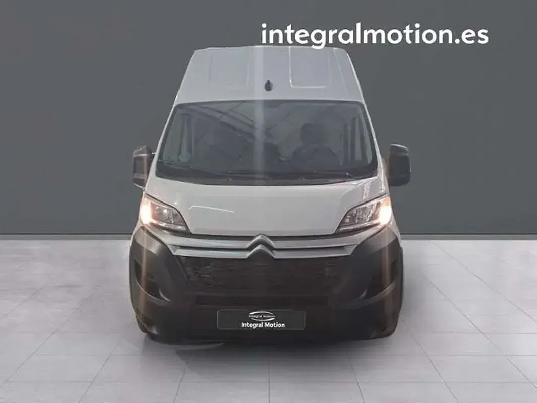 Usado Citroën Jumper 140 CV (102 kW) 2023 Blanco Monovolumen