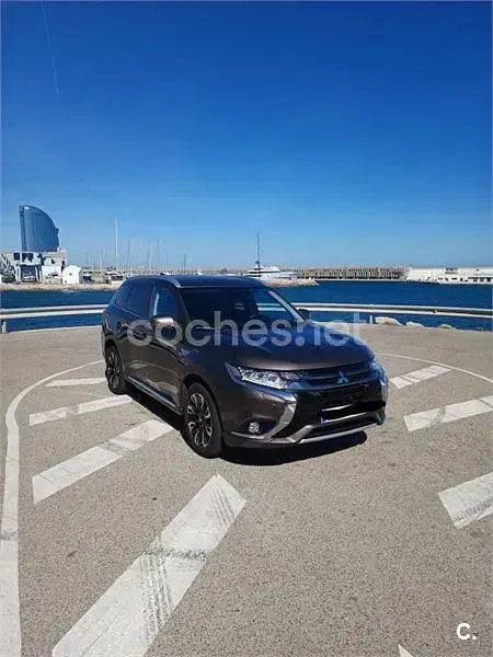 Usado Mitsubishi Outlander P-HEV 203 CV (149 kW) 2016 Marrón SUV