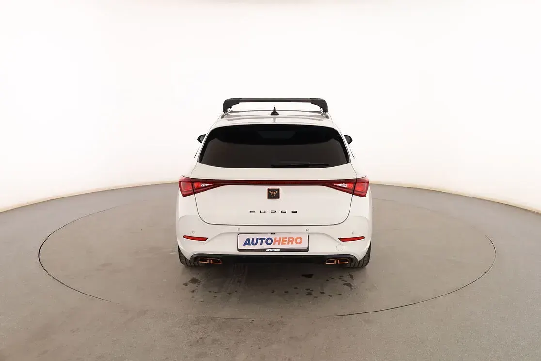 Usado Cupra Leon 245 CV (180 kW) 2022 Blanco Familiar