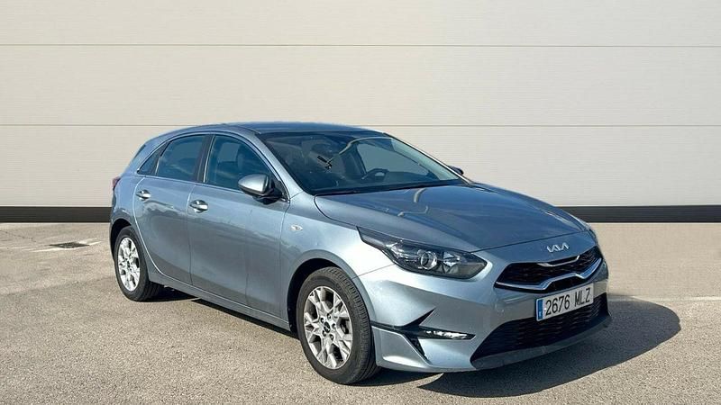Usado Kia Ceed 100 CV (73 kW) 2023 Gris Utilitario