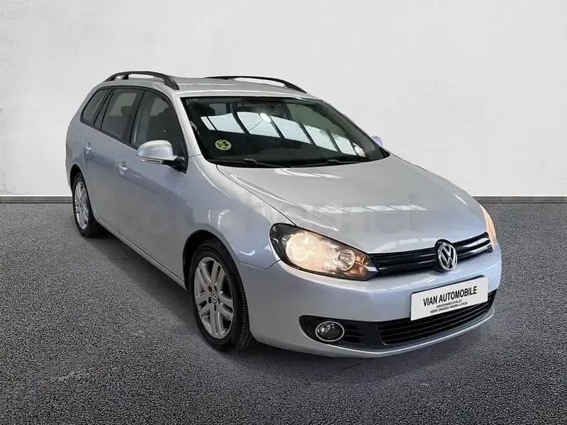 Usado VW Golf VII Advance 105 CV (77 kW) 2012 Gris / plata Familiar