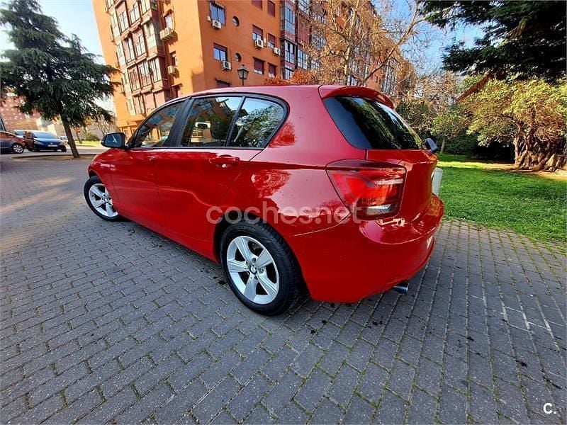 Usado BMW 118 Sport Line 143 CV (105 kW) 2012 Rojo Utilitario