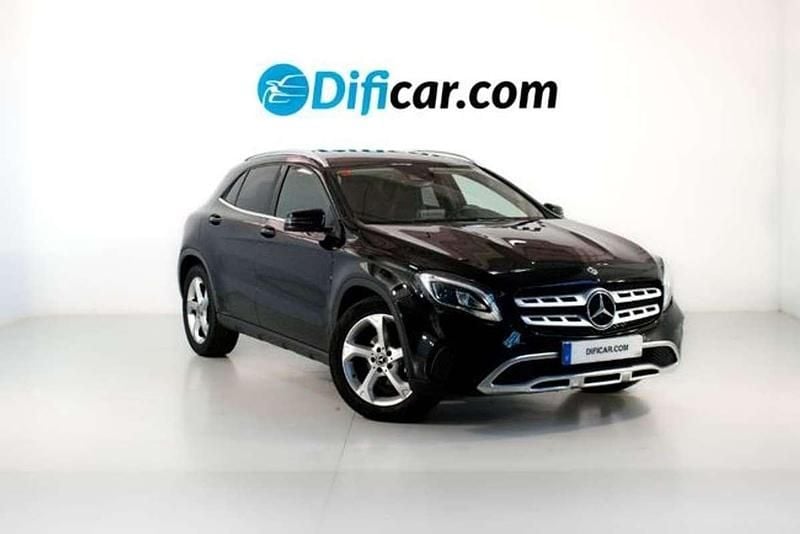 Usado Mercedes GLA180 121 CV (88 kW) 2018 Negro SUV
