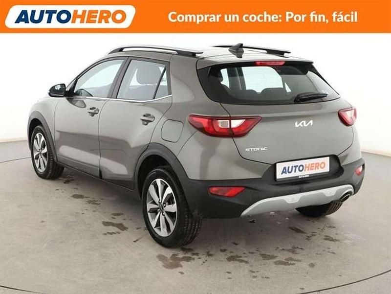 Usado Kia Stonic 84 CV (61 kW) 2023 Verde SUV