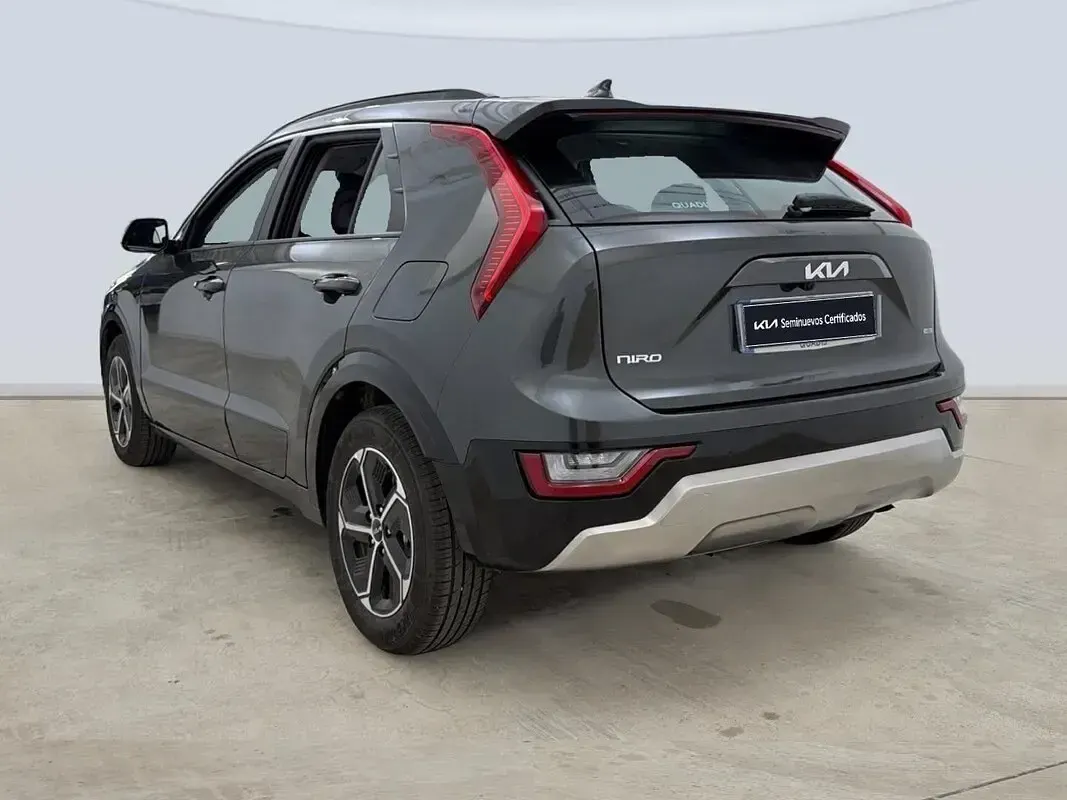 Usado Kia Niro 129 CV (94 kW) 2025 Gris SUV