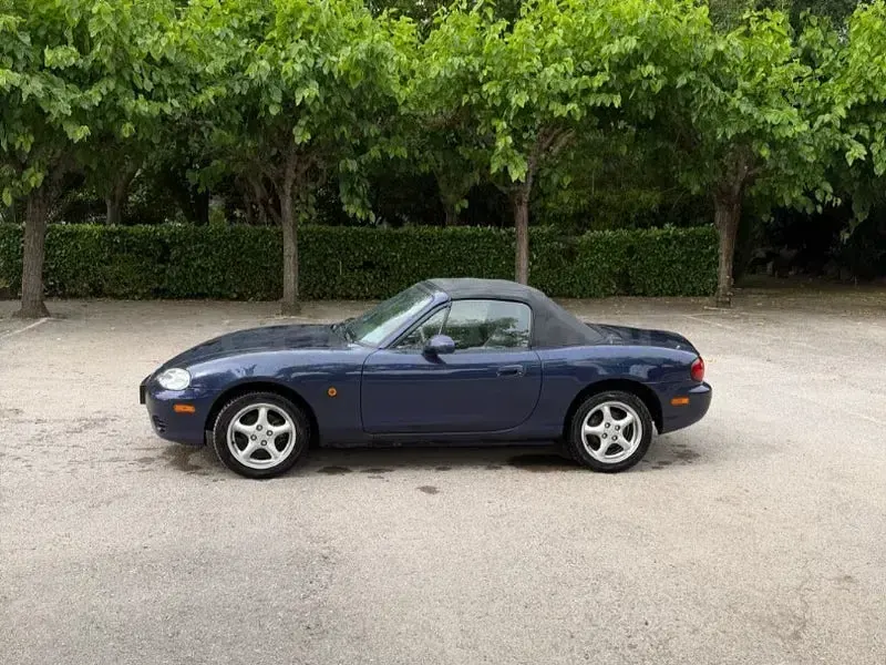 Usado Mazda MX5 Exclusive 110 CV (80 kW) 2001 Azul Descapotable