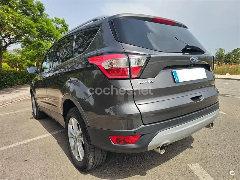 Usado Ford Kuga ST-Line 150 CV (110 kW) 2018 Gris / plata SUV