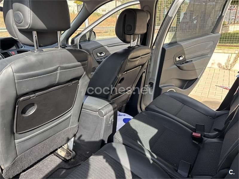 Usado Renault Scénic III Dynamique 110 CV (80 kW) 2012 Gris / plata Monovolumen