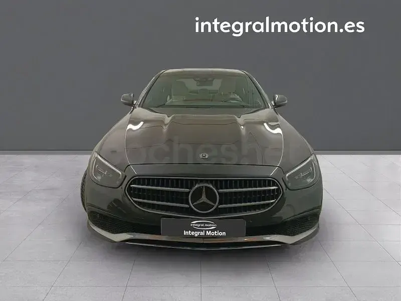 Usado Mercedes E300 320 CV (235 kW) 2021 Gris / plata Berlina