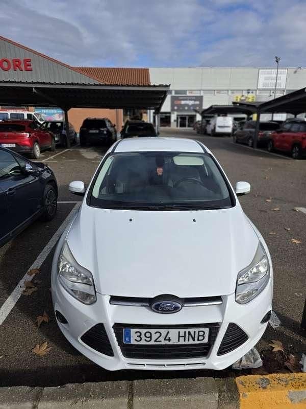 Blanco Usado 2012 Ford Focus Trend Utilitario | 5990 € (Precio justo) - Imagen 1/4