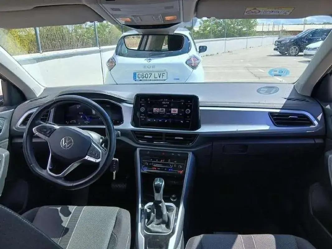 Usado VW T-Roc Life 150 CV (110 kW) 2023 Beige SUV