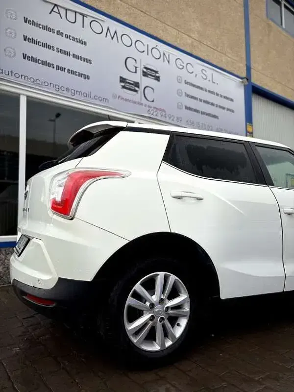 Usado SsangYong Tivoli 128 CV (94 kW) 2016 Blanco SUV