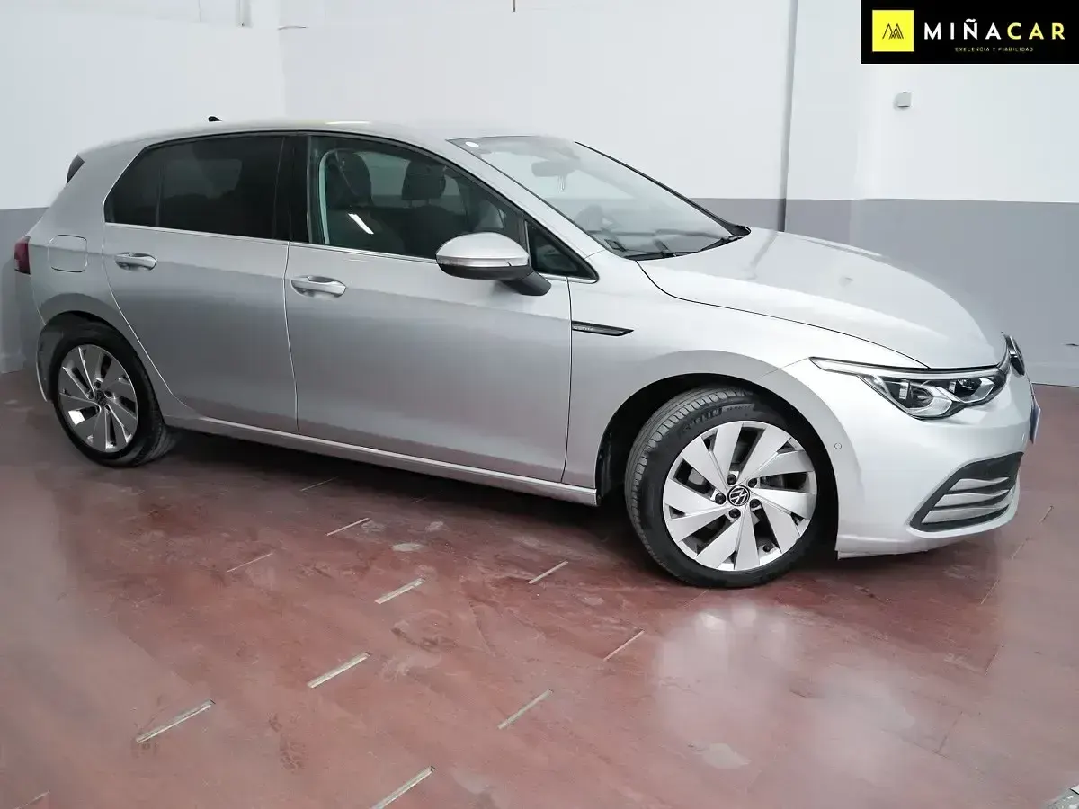 Usado VW Golf VIII Style 150 CV (110 kW) 2021 Gris / plata Berlina