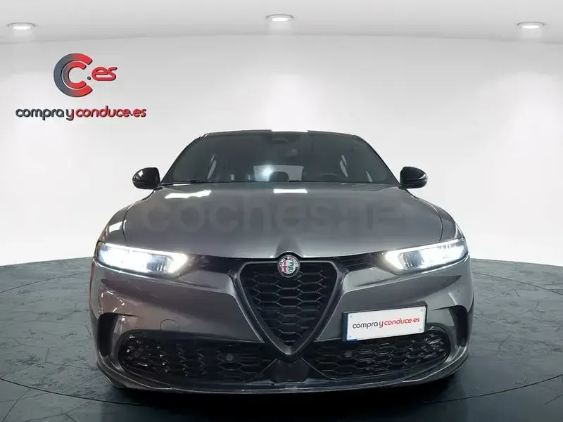 Usado Alfa Romeo Tonale Sprint 130 CV (95 kW) 2022 Gris / plata SUV