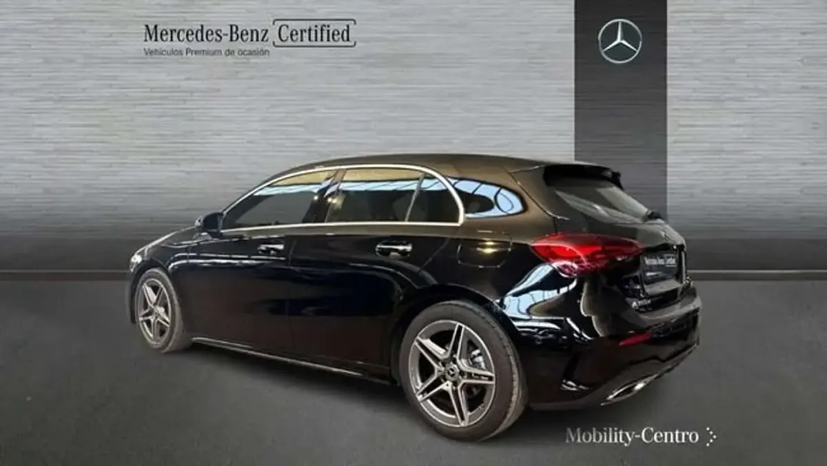 Usado Mercedes A180 109 CV (80 kW) 2024 Negro Utilitario