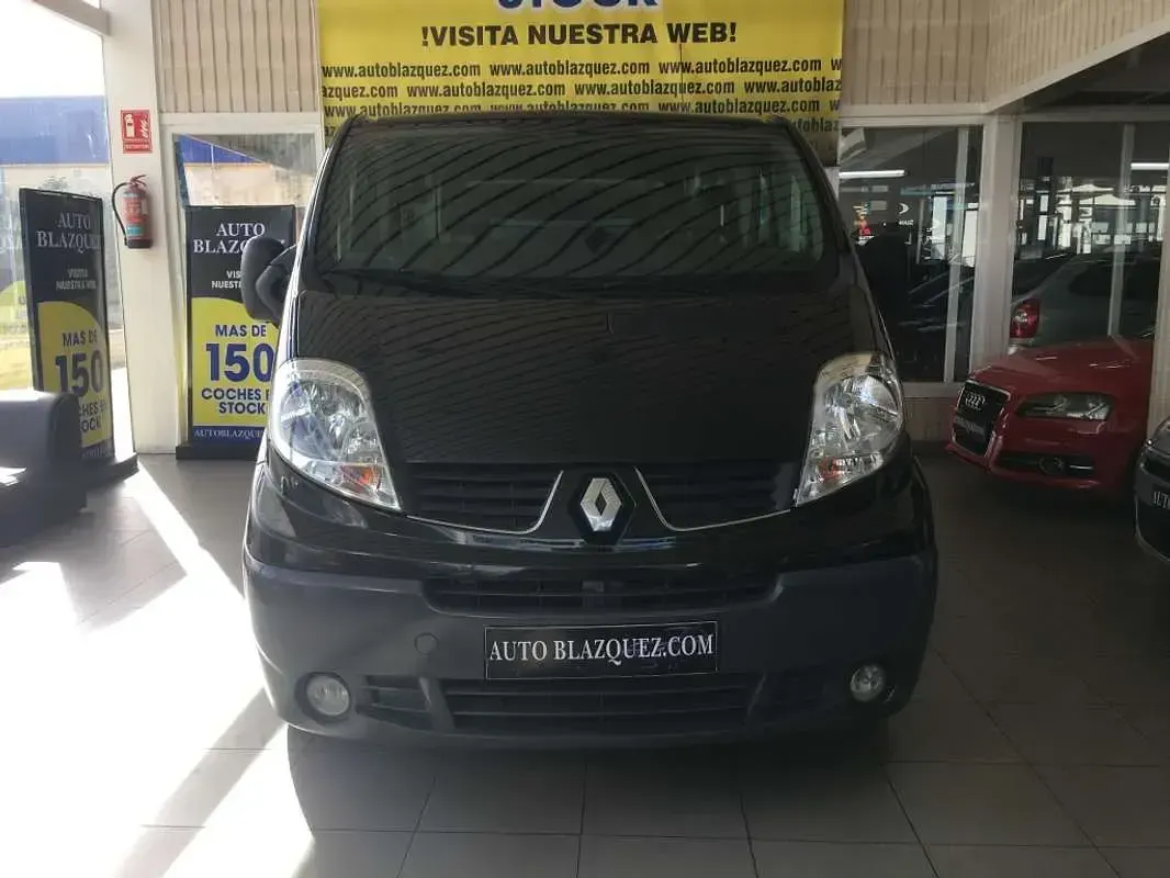 Usado Renault Trafic 90 CV (66 kW) 2013 Negro Monovolumen