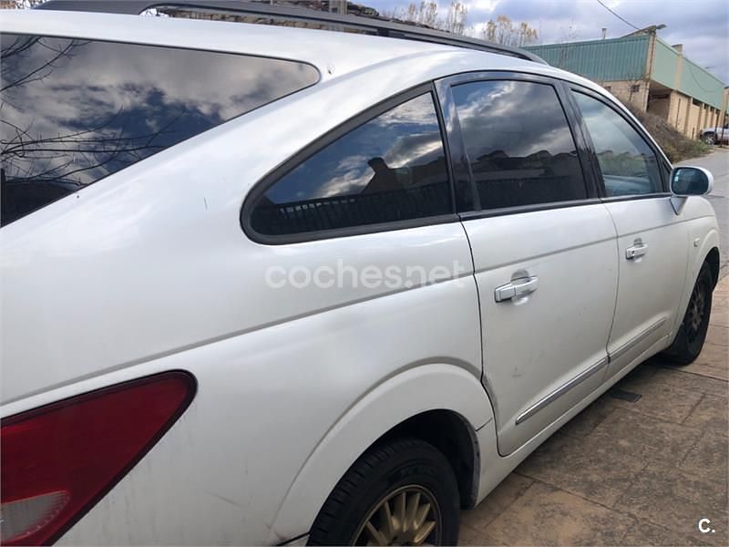 Blanco Usado 2006 Ssangyong (KGM) Rodius Monovolumen | 3000 € (Buen precio) - Imagen 1/4