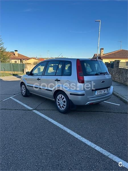 Usado Ford Fusion 100 CV (73 kW) 2004 Gris / plata Utilitario